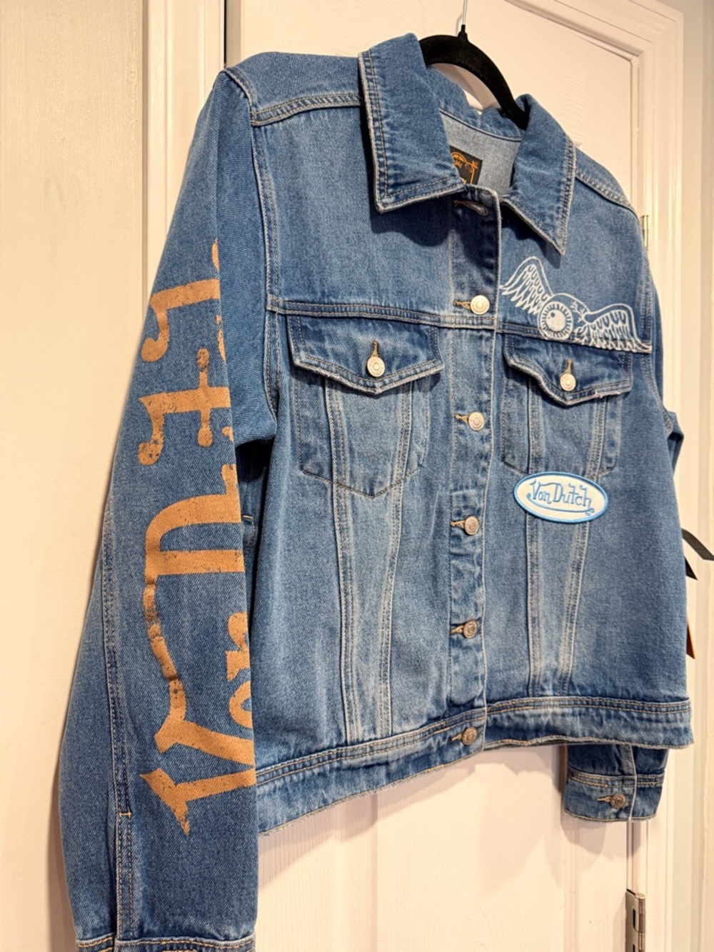 NWT Von Dutch Size L Trucker Y2K Logo Graphic Embroidered Patch Jean Jacket - Picture 2 of 15